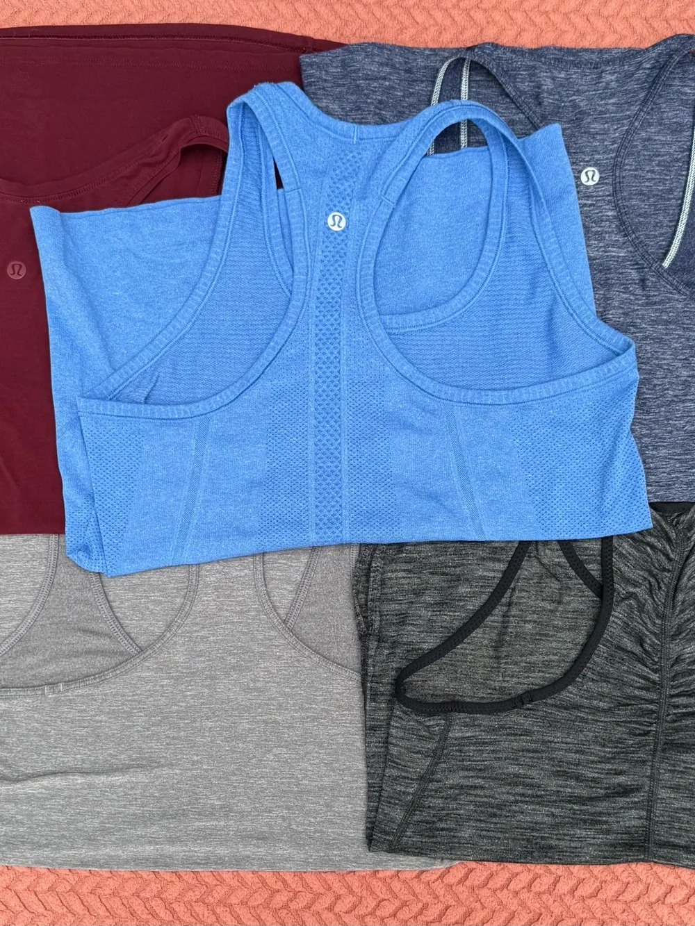 Lululemon lot of 5 tank tops size 6 all are in mint condition